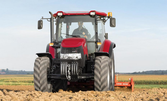 Traktorius Case IH Farmall A serijos (90-100 AG) aria laukus