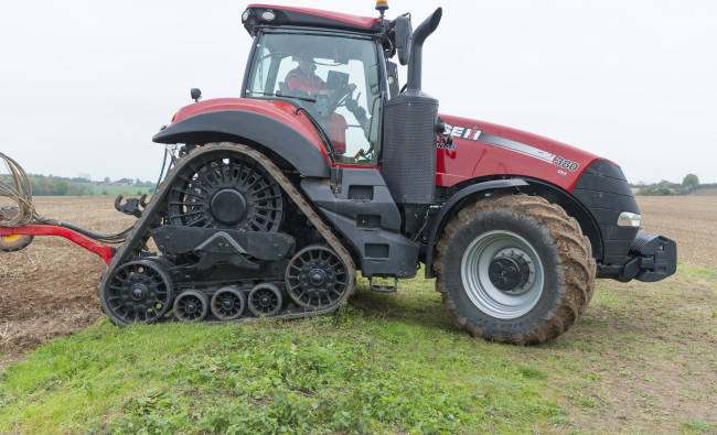 Traktorius Case IH Magnum AFS Connect™ Rowtrac serijos iš šono