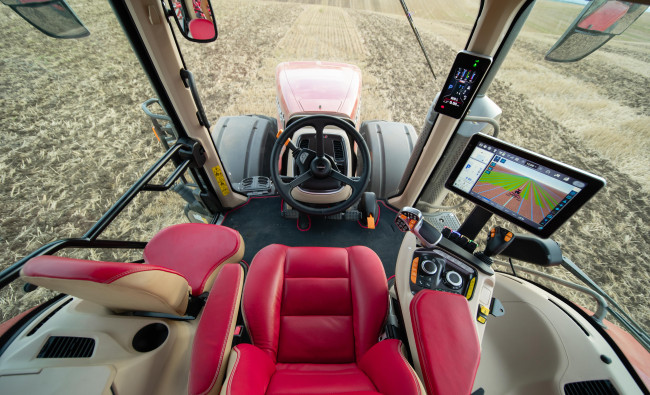 Traktoriaus Case IH Magnum AFS Connect™ serijos nuotrauka iš vairuotojo pozicijos