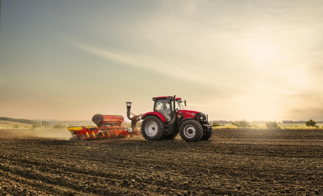 Traktorius Case IH Maxxum CVX serija 116 -145 AG laukuose