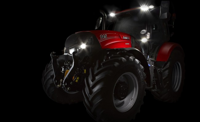 Traktoriaus Case IH Maxxum Multicontroller serijos 116 - 145 AG naktį