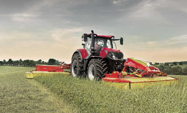 Traktorius Case IH Optum CVX žolės pjovimas