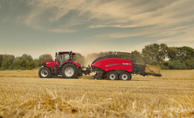 Traktorius Case IH Puma Multicontroller serijos 150 - 220 AG su priekaba laukuose