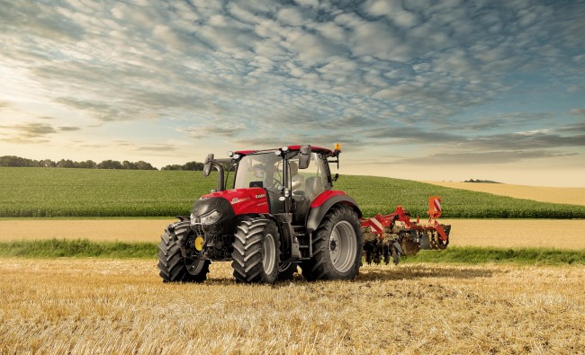 Traktorius Case IH Vestrum CVXDrive serijos 101 - 131 su prikabintu plūgu