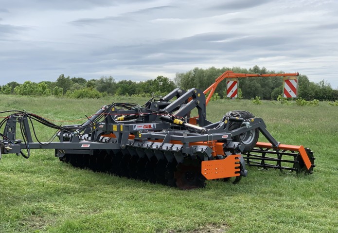 Uus randaal kevadtöödeks kätte