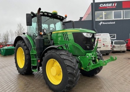 John Deere 6215R