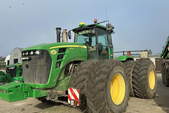 John Deere 9530