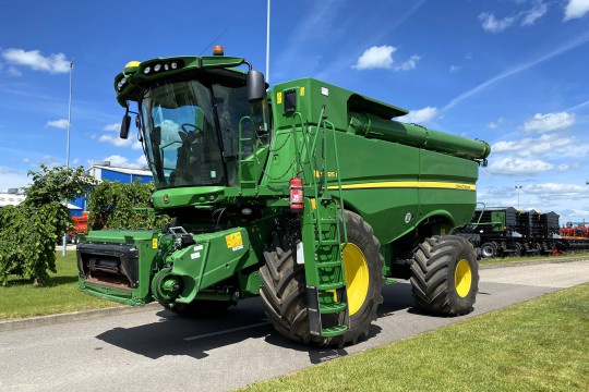 John Deere S785 