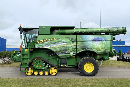 John Deere S790