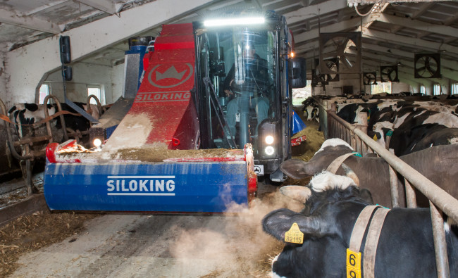 Siloking iseliikuvad söödamikserid